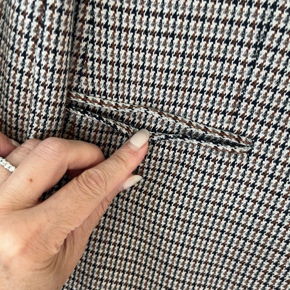 Theory houndstooth blazer size 8. Navy, Brown, cream and grey woven pattern . - Picture 6 of 8